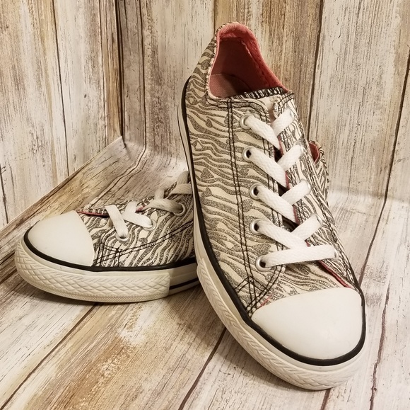 Converse Other - CONVERSE All Star Youth Size 2 Low Top Sneakers